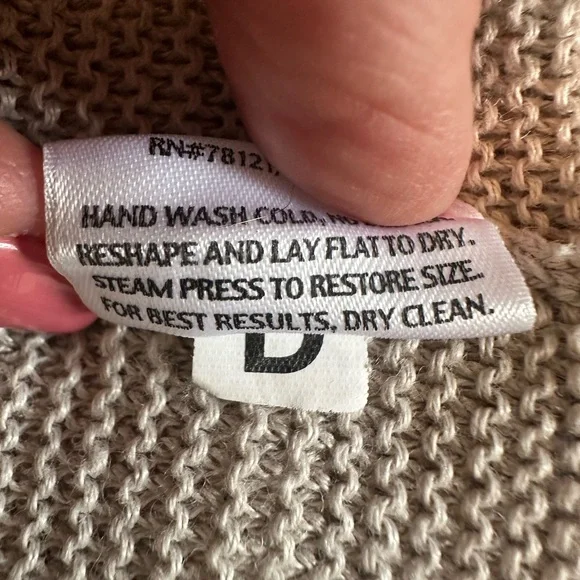 Eileen Fisher linen sweater vest features a v neck sleeveless  Size Large - Picture 10 of 10